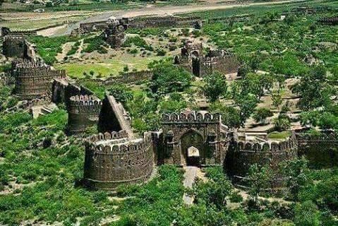 Satara, Maharashtra City Guide: Where To Go, Stay, Eat, And shop in India’s best city.