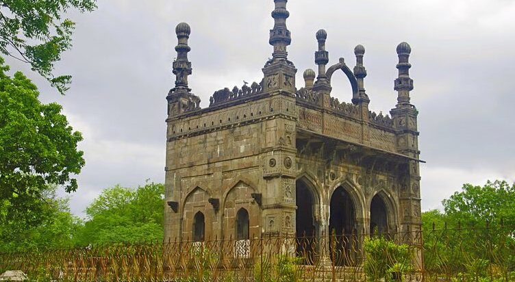 Nagapur, Ahmednagar, Maharashtra Guide: Where To Go, Stay, Eat, And shop in India’s best city.