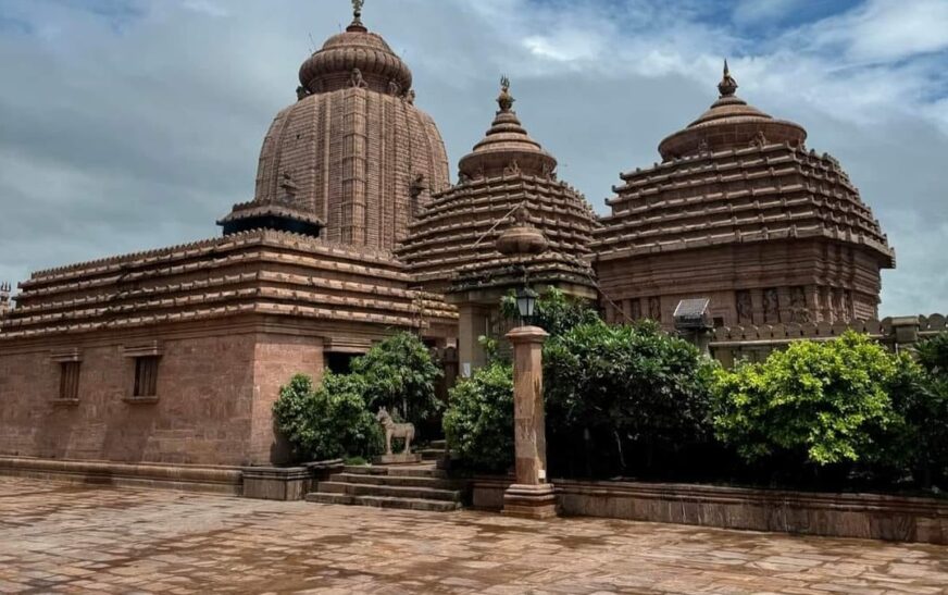 How many steps are in Tara Tarini temple?