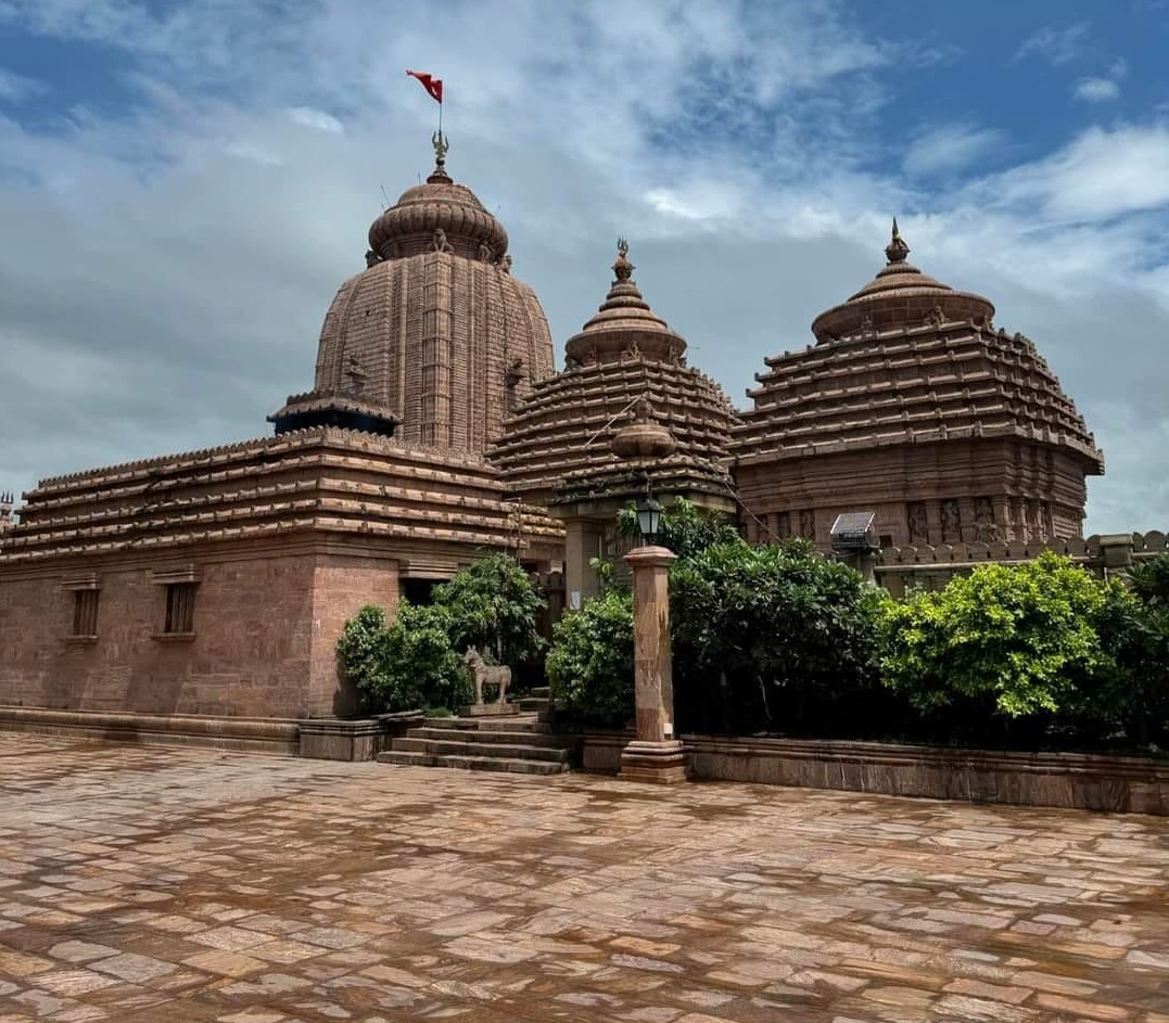 How many steps are in Tara Tarini temple?